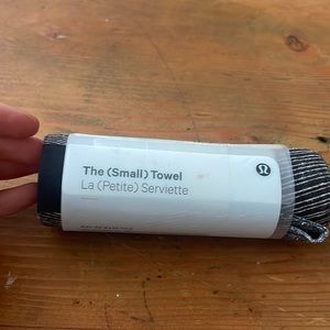 Lululemon The (small) Towel.